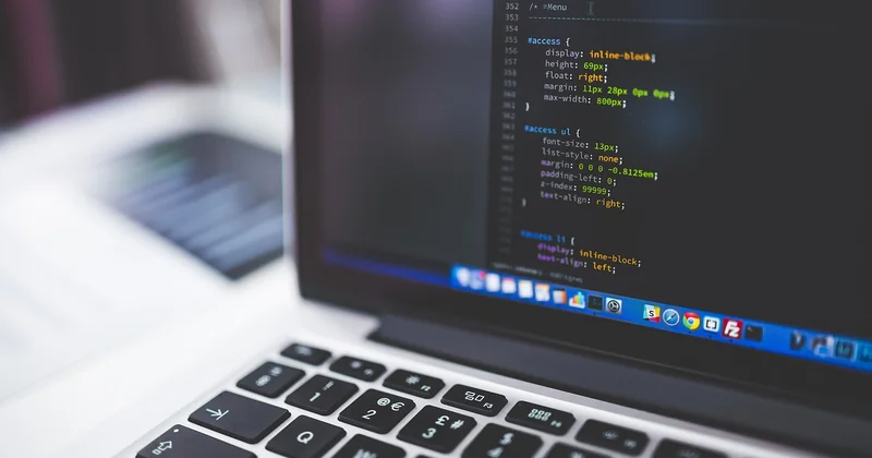Choisir son logiciel pour créer une application mobile : les critères qui comptent vraiment